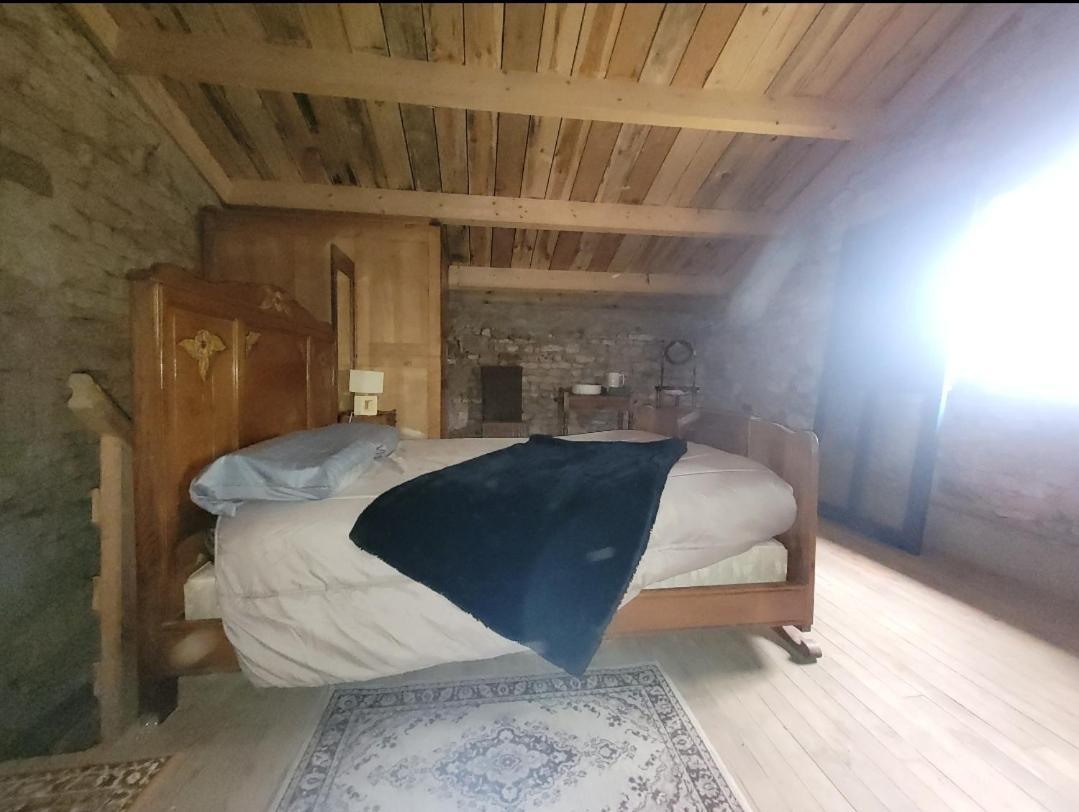 Nuit Insolite, Chambre Au Dessus D'Une Etable La Chapelle-Themer Exterior foto